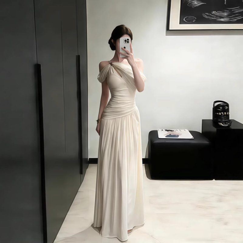 French-Style Gentle One-Shoulder Off-Shoulder Strap Dress for Women, New Spring Collection, Waist-Cinching, Slimming, High-End Long Dress French-Style Gentle One-Shoulder Off-Shoulder Strap Dress for Women, New Spring Collection, Waist-Cinching, Slimming, High-End Long Dress