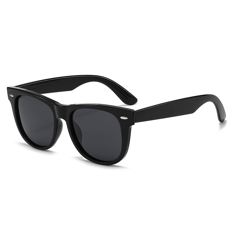 New European-Style Polarized Sunglasses, Classic Square Design with Rivets, Cool Outdoor Driving Sunglasses for Both Men and Women, Model 2106
