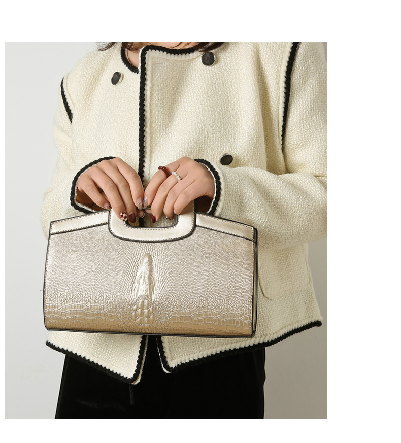 Women's Medium Pu Leather Crocodile Fashion Square Zipper Crossbody Bag display picture 26