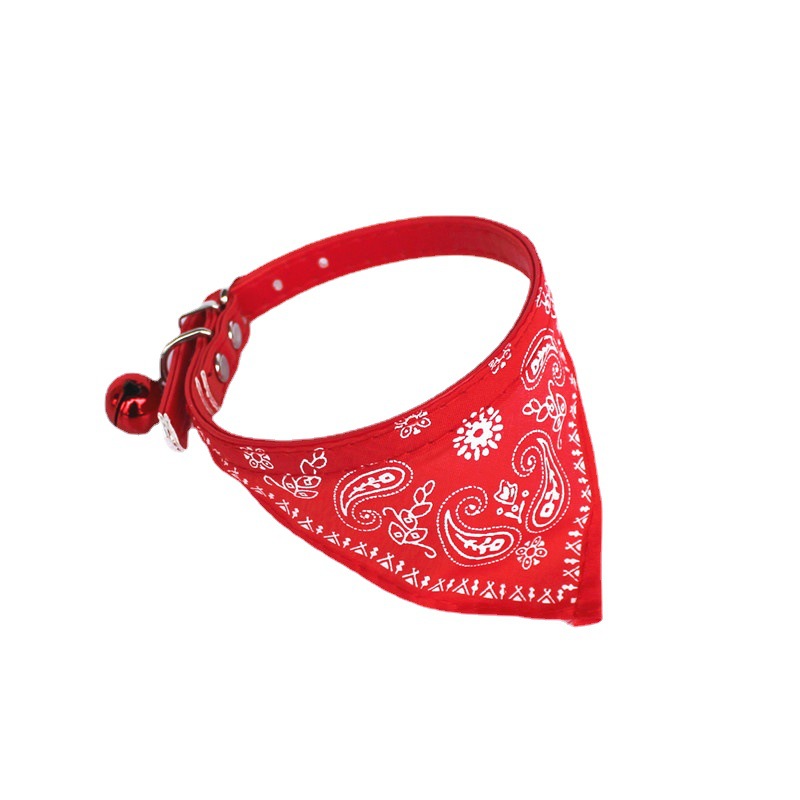 Collar de mascotas 1.0 campanas toallas triangulares collar de gato collar de perro collar de peluche para gatos artículos de mascotas
