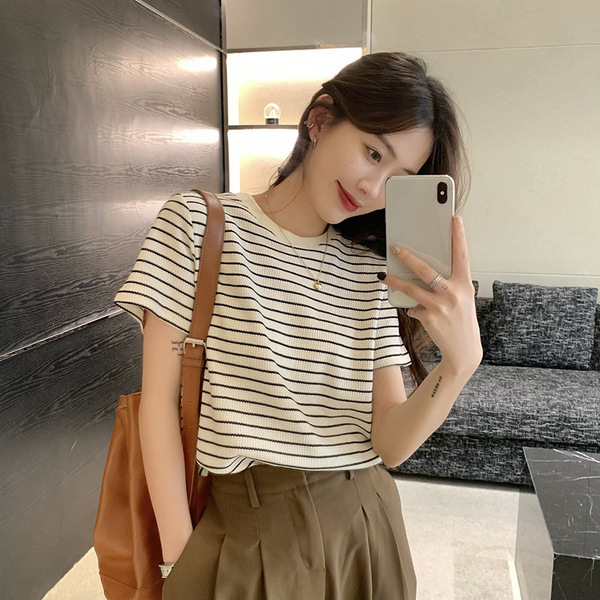 Retro design summer short sleeve T-shirt with a round collar for…