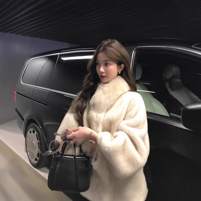 Vintage Imitation Mink Fur Coat with Fox Fur Collar, Eco-Friendly Mink Fur Jacket for Women in Winter Vintage Imitation Mink Fur Coat with Fox Fur Collar, Eco-Friendly Mink Fur Jacket for Women in Winter