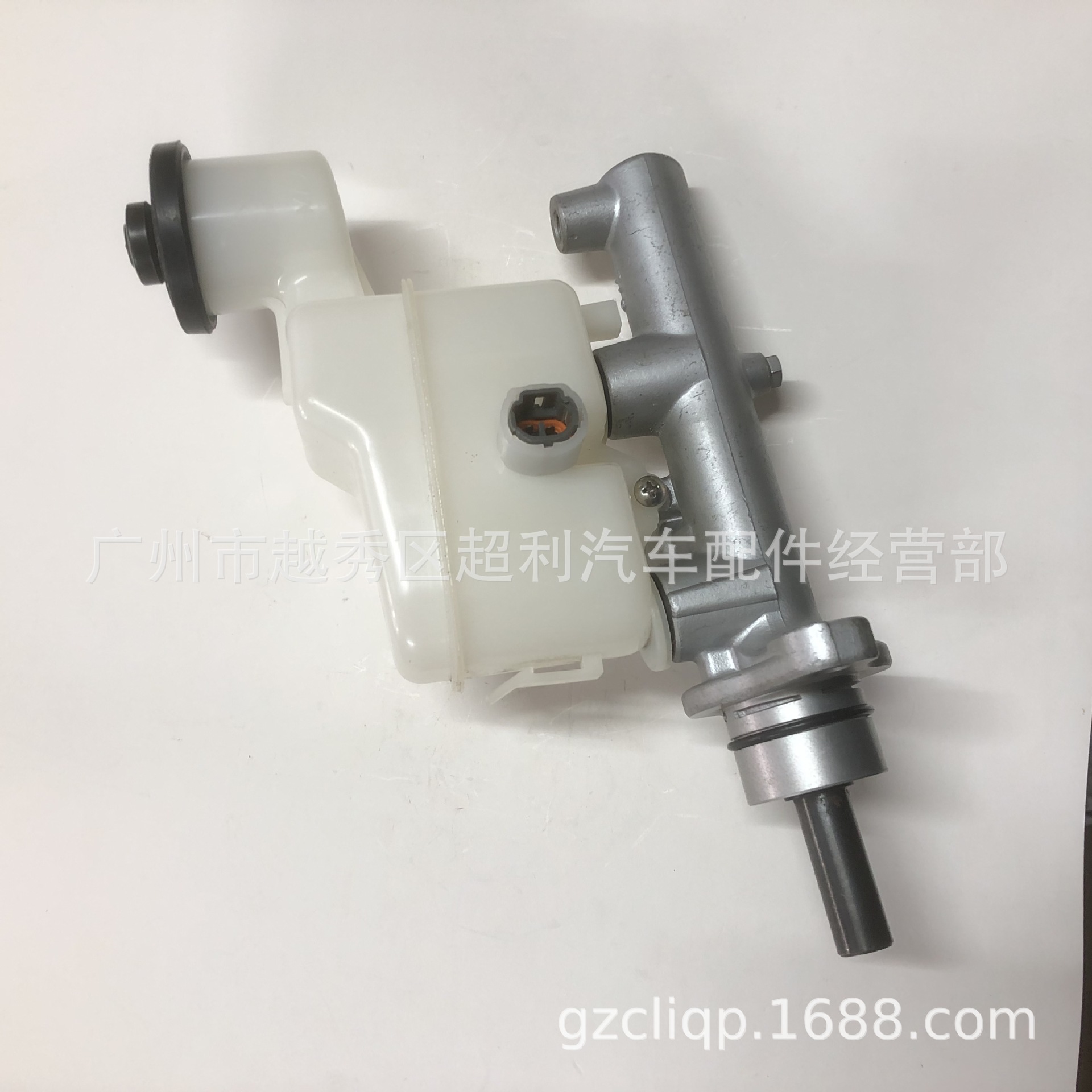 Applicable 47201-0K040 VIGO KUN15 KUN26 1KD 2KD brake master cylinder left 4WD