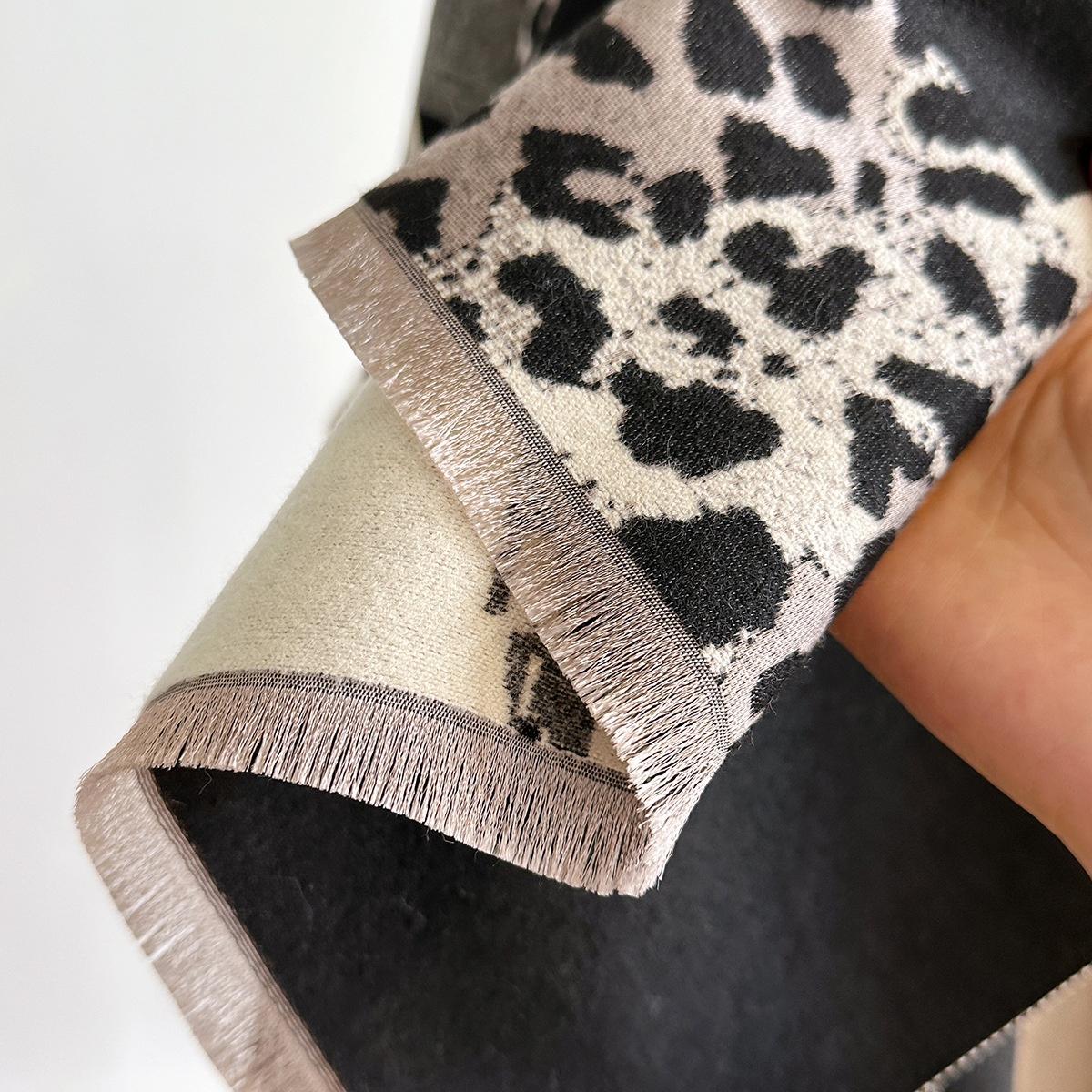 Otoño y invierno estampado de leopardo moda salvaje bufandas cálidas personalidad única dulce viento fresco damas imitación de cachemir aire acondicionado buñuelo