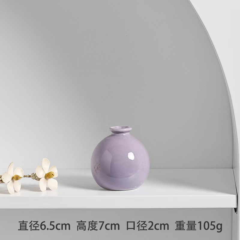 작은 둥근 병 보라색
