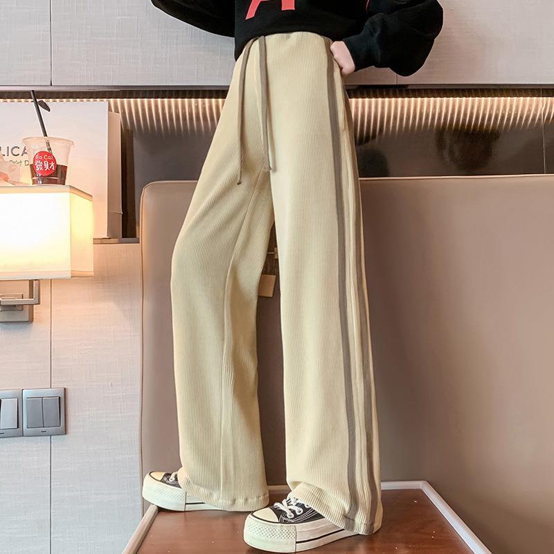 Autumn trousers for leisure