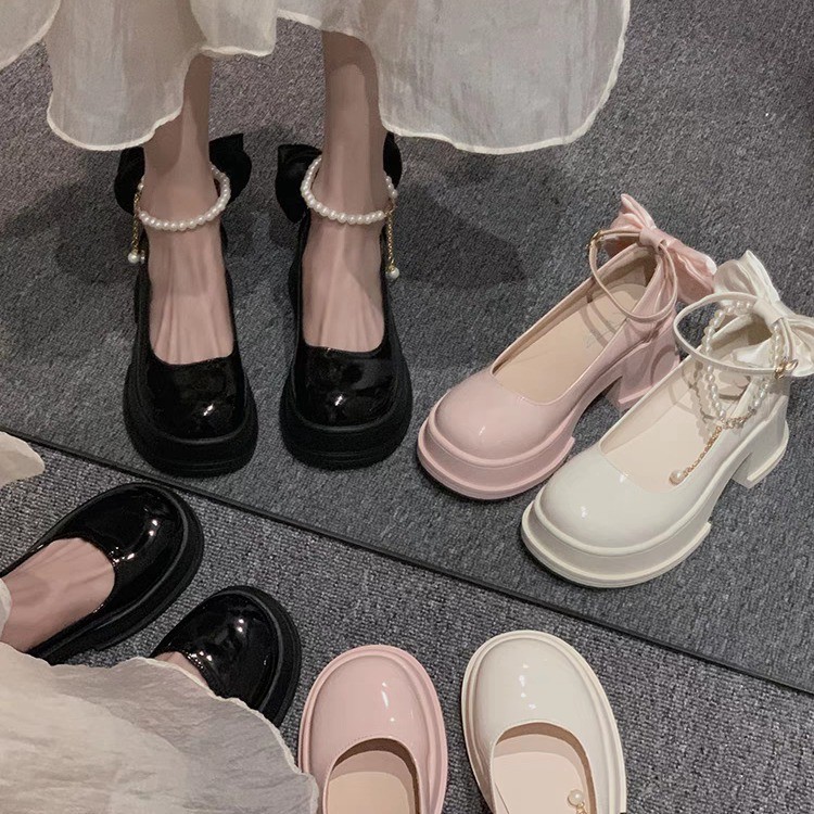 요정 스타일 스커트와 어울리는 메리제인 슈즈 여성용 2026 봄 신상 프렌치 스타일 진주 장식의 부드럽고 트렌디한 굽이 두꺼운 가죽 슈즈