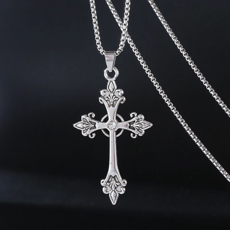 European and American simple retro diamond necklace cross pendant necklace Korean cool temperament cold wind cross necklace European and American simple retro diamond necklace cross pendant necklace Korean cool temperament cold wind cross necklace