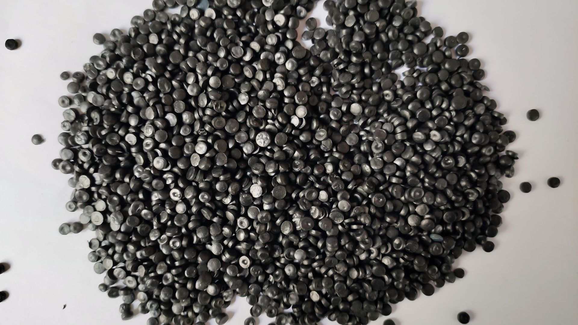 黑色吹塑级HDPE颗粒 防裂抗压聚乙烯HDPE再生料 管道HDPE颗粒