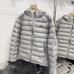 羽绒服女短款轻薄2025年冬季新款加厚休闲运动连帽白鸭绒排骨外套