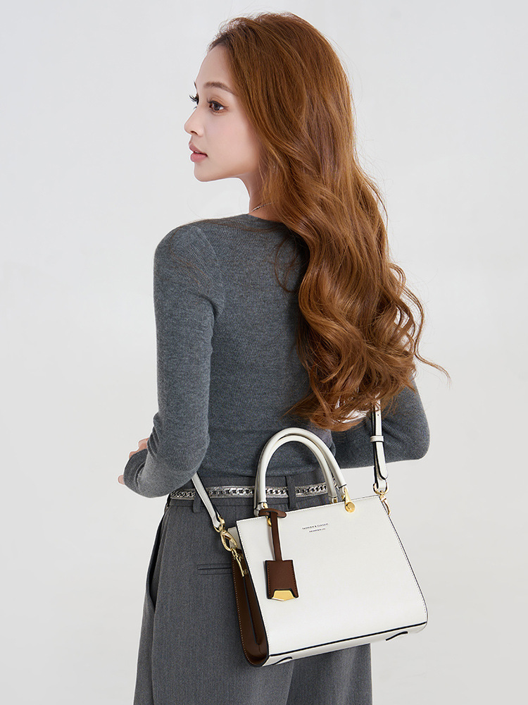 Túi đeo chéo nữ da thật phong cách Lady Dior, thiết kế quai xách tay và đeo chéo, dung tích lớn, kiểu dáng thời trang thu đông — Màu trắng be