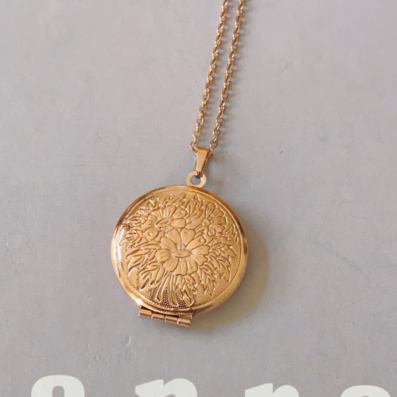 Unisex Gender Plating Design 18K Gold Plated Rose Gold Plated White Gold Plated 316 Stainless Steel  Ion Plating (IP) Round Flower IG Style Locket Necklace For Unisex
