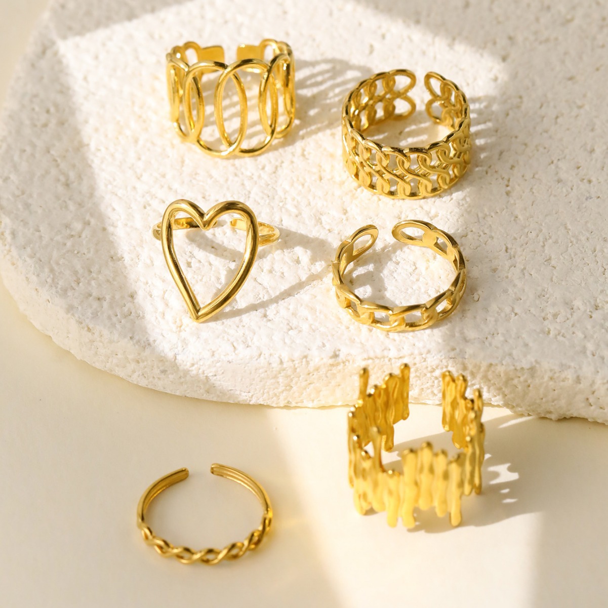 Zweifarbige, stapelbare, zarte Ringe, trendiges Set aus verschiedenen Metallen zum Kombinieren, minimalistische, dünne Gold- und Silberringe, gravierte Initialen und Sternsymbole, 3-5 Stück zum Stapeln, Mode_voghion.com