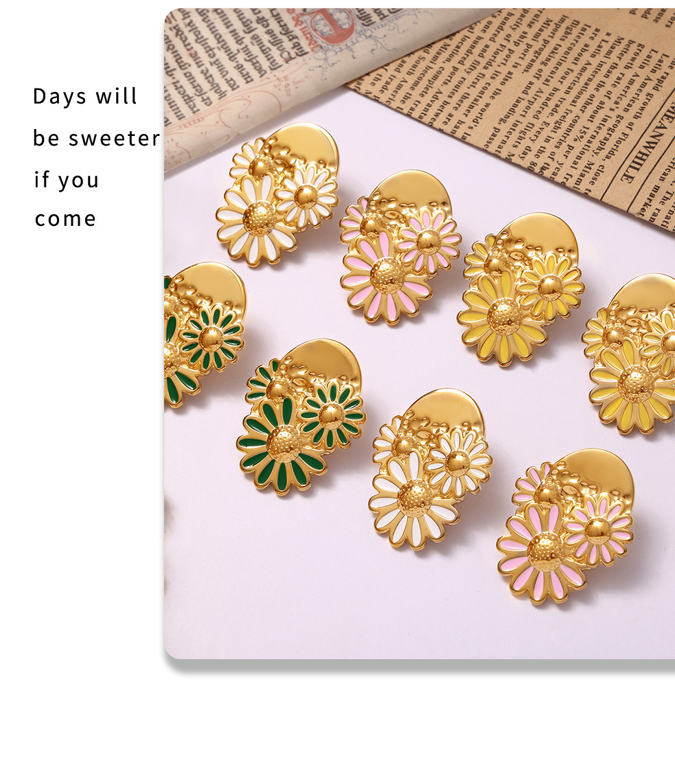Boucles d'oreilles chrysanthème de style INS européen et américain Boucles d'oreilles goutte à goutte d'huile de marguerite en acier au titane Boucles d'oreilles rétro de tempérament pour femmes_voghion.com