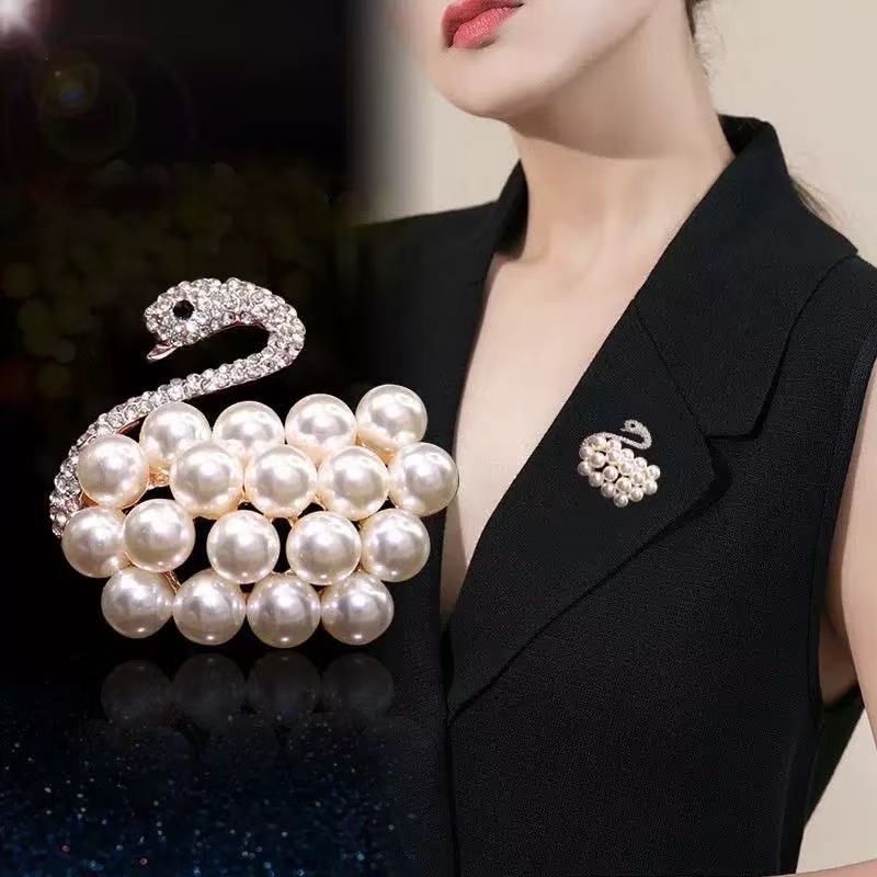 新款时尚大气珍珠胸针女合金天鹅动物胸花镶钻别针胸针饰品批发西|undefined