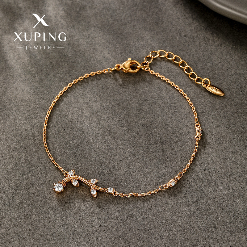 Xuping Europa y los Estados Unidos nuevas joyas transfronterizas nicho temperamento de alto nivel lujo ligero brazalete de aleación dorada mujer