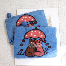 ins风羊毛毡戳戳乐河马爱心零钱包卡包手拿包个性文艺复古收纳包