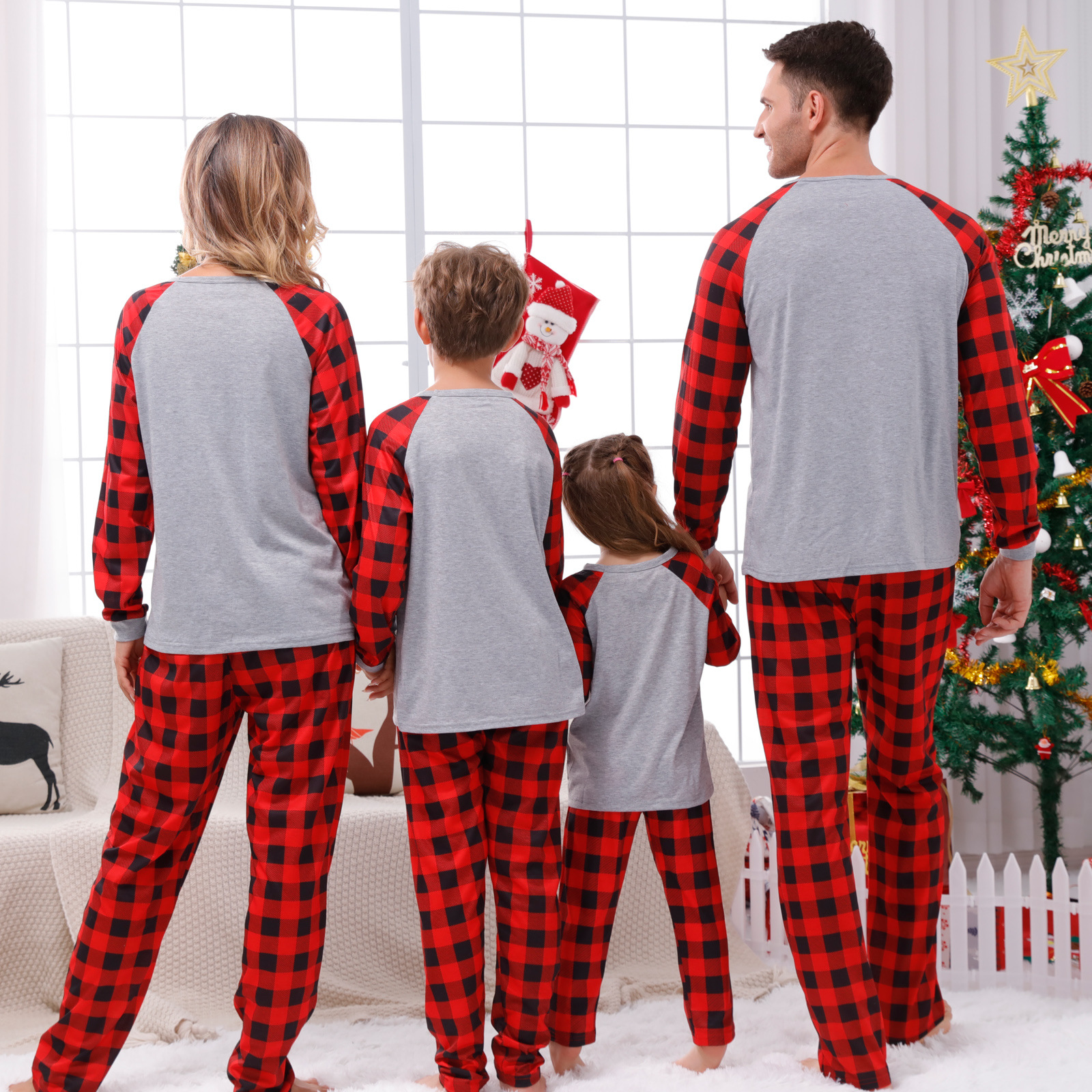 Passende Familien-Heimkleidung für Eltern und Kinder Weihnachts-Heimkleidung Eltern-Kind-Anzüge Heimkleidung mit karierten Nähten und Aufdruck_voghion.com