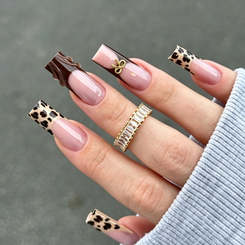 24 pieces of long tube-shaped nail tips, autumn/winter pink leopard print, French style, 3D embossed, with metallic butterfly knot and water ripple design, creating a sweet and cool look 24 pieces of long tube-shaped nail tips, autumn/winter pink leopard print, French style, 3D embossed, with metallic butterfly knot and water ripple design, creating a sweet and cool look
