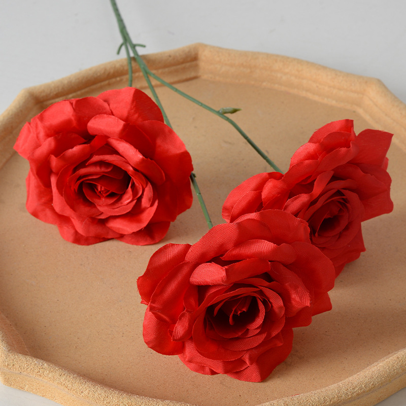 3 head diamond rose light red