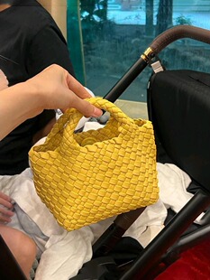 Small small bag, fashionable shoulder bag, one-shoulder bag on chain, chain bag