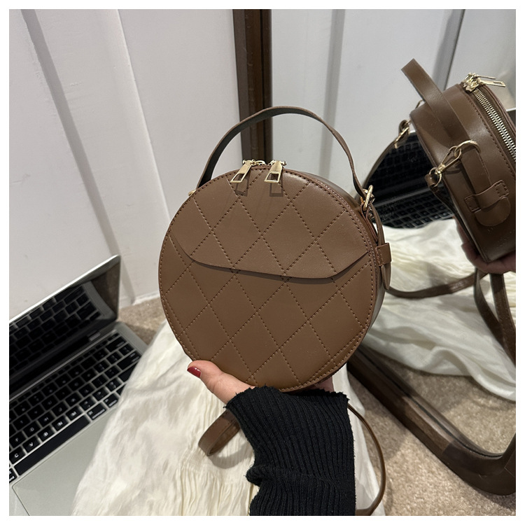 Femmes Petit Faux Cuir Couleur Unie De Base Couvercle Rabattable Cercle Sac display picture 18