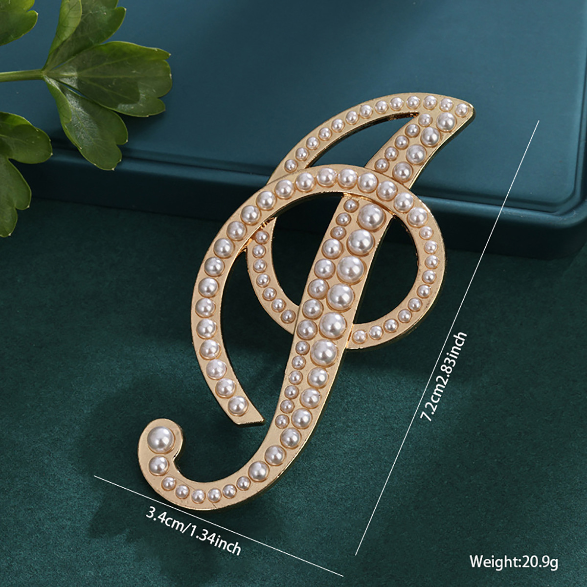 26 broches con letras en inglés de perlas, alfileres para ropa, decoraciones retro transfronterizas europeas y americanas, accesorios antiexposición para cuello