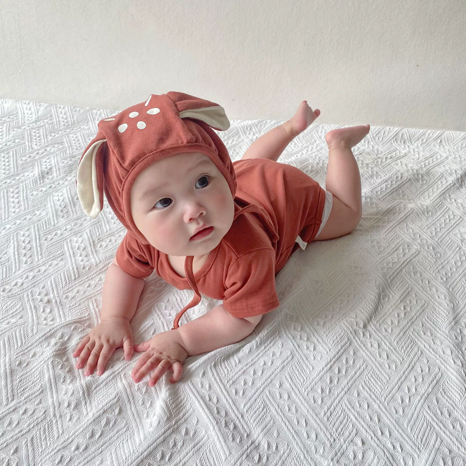 2025 новый короткий комбинезон для малышей в стиле ins, корейский стиль, костюм с капюшоном для малышей, летний комплект с сумкой для малышей