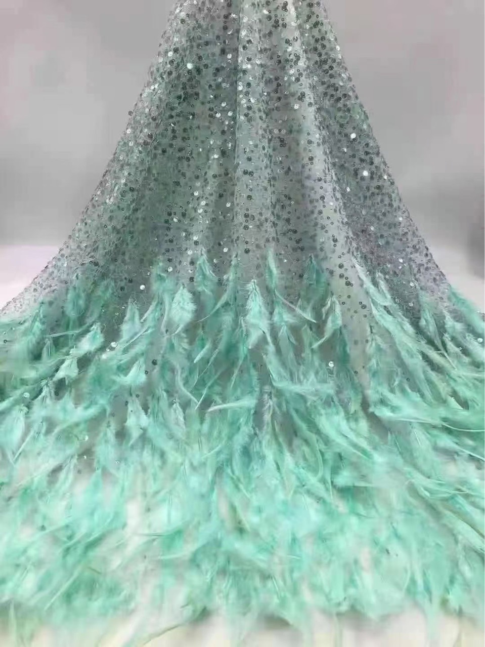 Vestido de lentejuelas con fino estampado floral, estilo europeo y americano, vestido de lentejuelas azules con bordado de plumas, tela con bordado tridimensional.