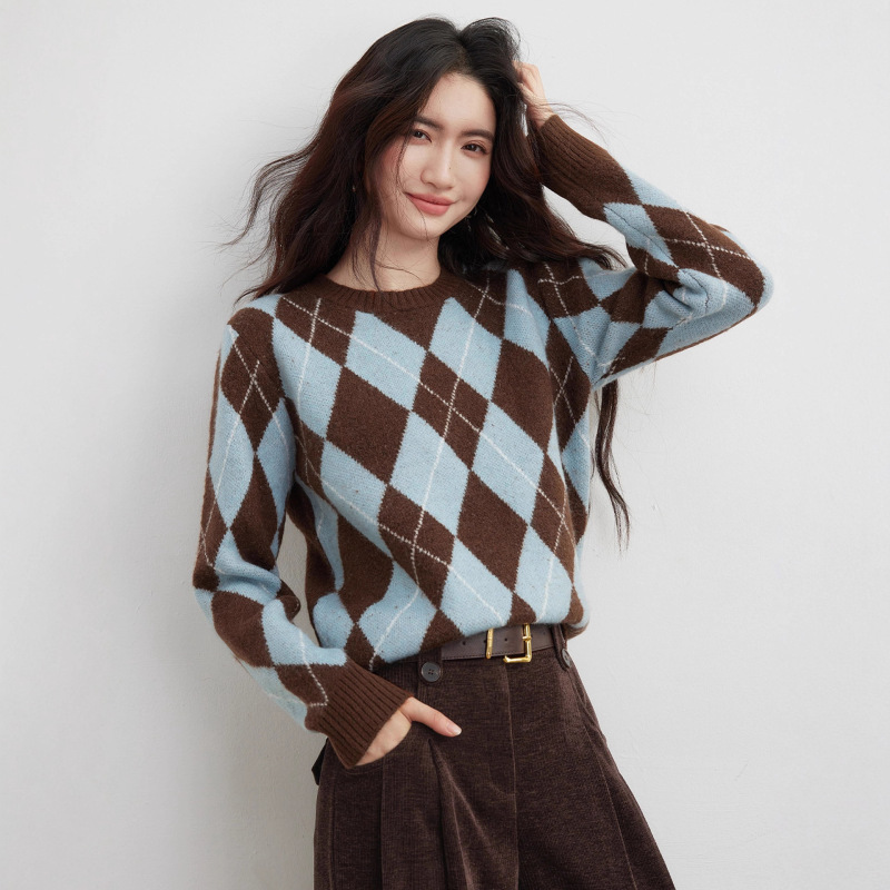 Trendy and Stylish Color-Blocked Diamond-Pattern Long-Sleeve Cashmere Sweater 2025 Winter Fashionable Versatile Round-Neck Pullover Knitwear Trendy and Stylish Color-Blocked Diamond-Pattern Long-Sleeve Cashmere Sweater 2025 Winter Fashionable Versatile Round-Neck Pullover Knitwear