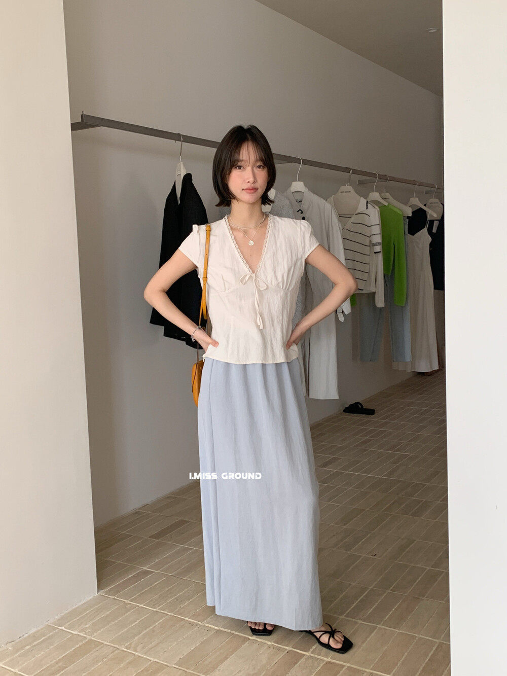 Áo sơ mi nữ tay ngắn cổ V phối nơ xinh xắn — Màu xanh sữa, yến mạch chi tiết 15