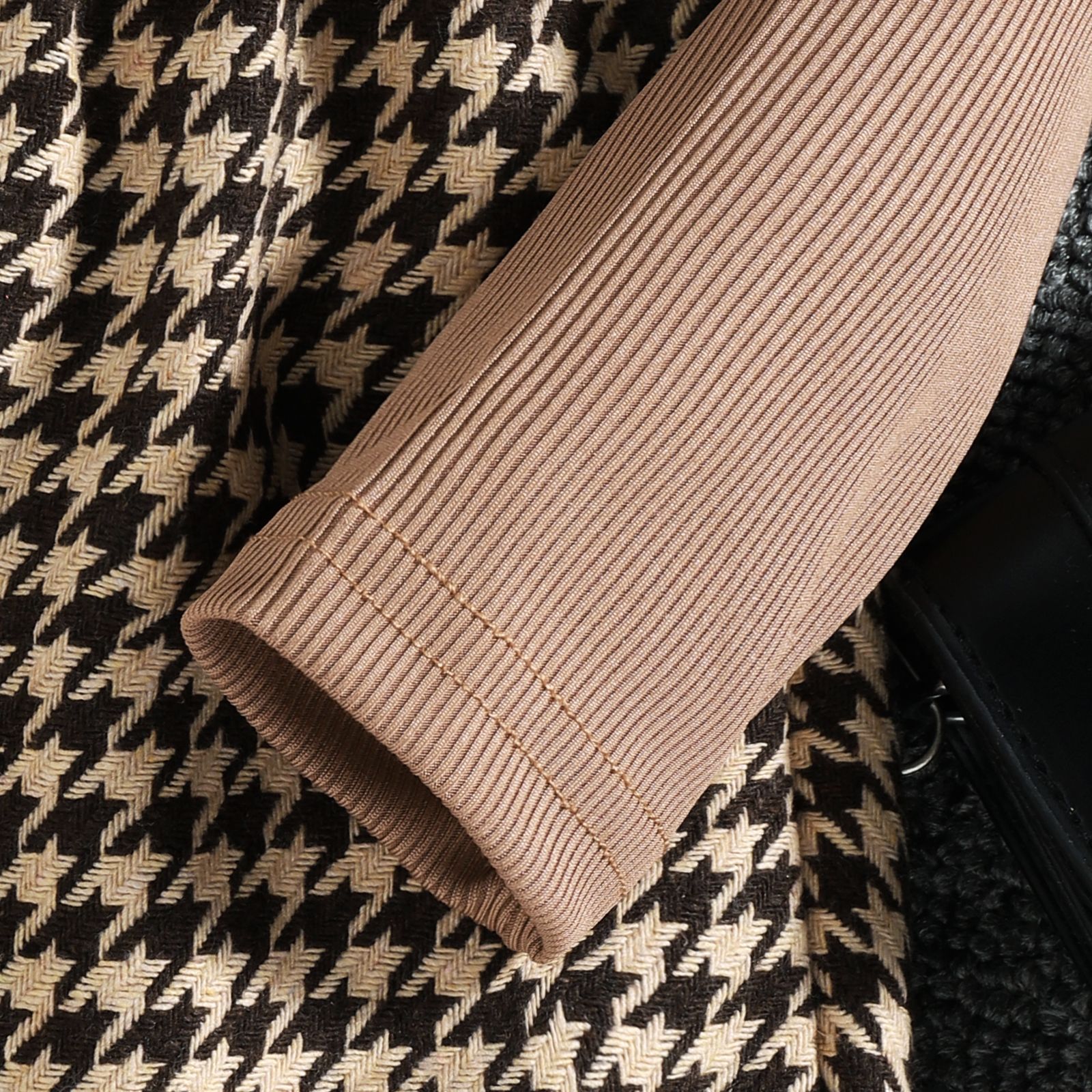 Treasure salary children's clothing autumn high collar ruffle design long sleeved bird pattern shorts with belt set_voghion.com