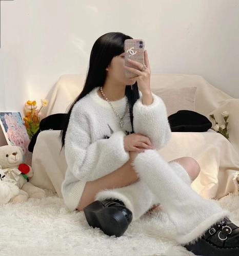 New autumn and winter products thickened mink fur feather yarn plush y2k hot girl socks warm and slimming horn wide leg leg covers