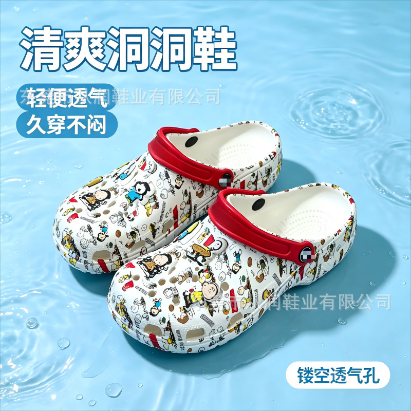 Original Crocs Snoopy first-generation printed cartoon design clogs, fashionable and trendy, parent-child matching sandals, beach slippers Original Crocs Snoopy first-generation printed cartoon design clogs, fashionable and trendy, parent-child matching sandals, beach slippers