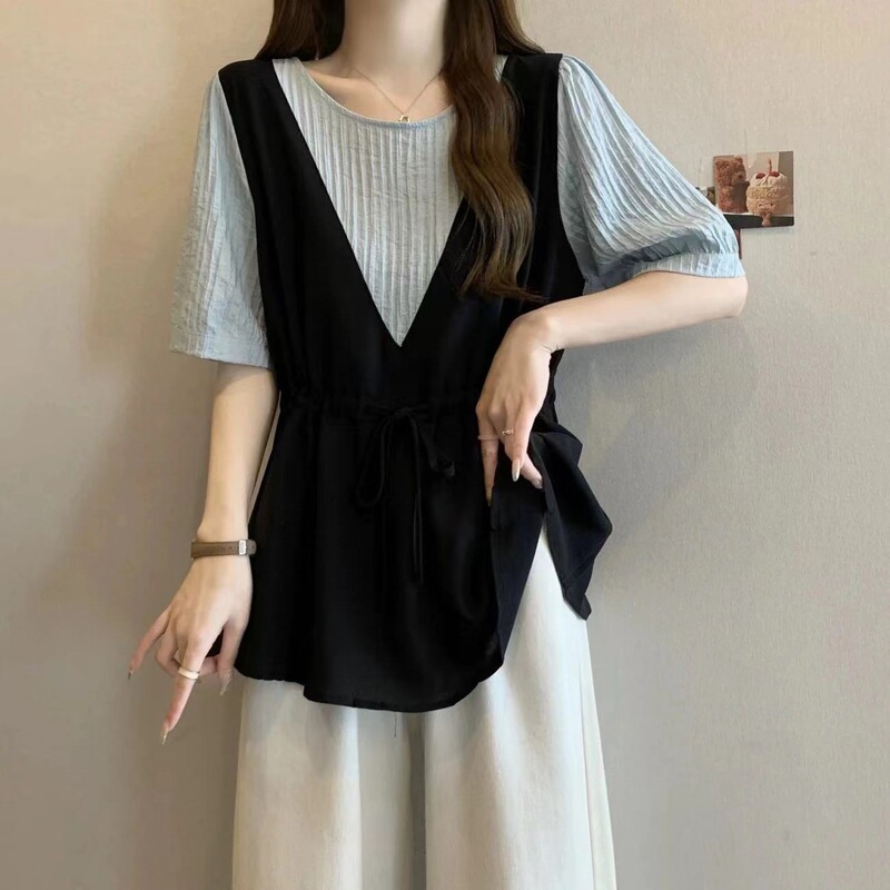 Versatile top with a waist-cinching design for summer, conceals the belly and creates a slimming effect, short-sleeved shirt in a contrasting color, Korean-style faux two-piece plus-size women's clothing Versatile top with a waist-cinching design for summer, conceals the belly and creates a slimming effect, short-sleeved shirt in a contrasting color, Korean-style faux two-piece plus-size women's clothing