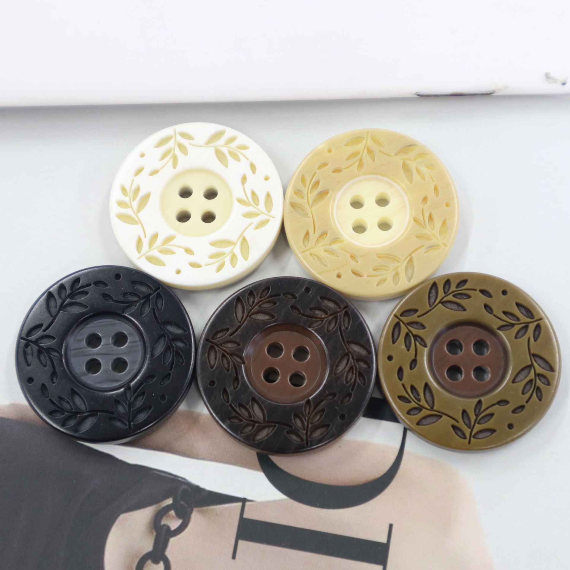 Qingjin plain round edge carved resin four-eye button olive leaf suit coat jacket shirt cuff button