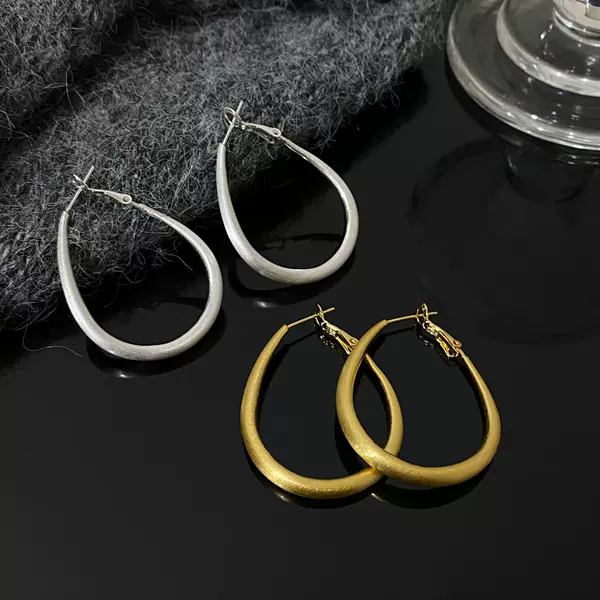 Copper Gold-Plated Oval Water Drop Matte Brushed Metal Earrings for Women, Simple Minimalist Style Fashion Hoops, Trendy Earrings