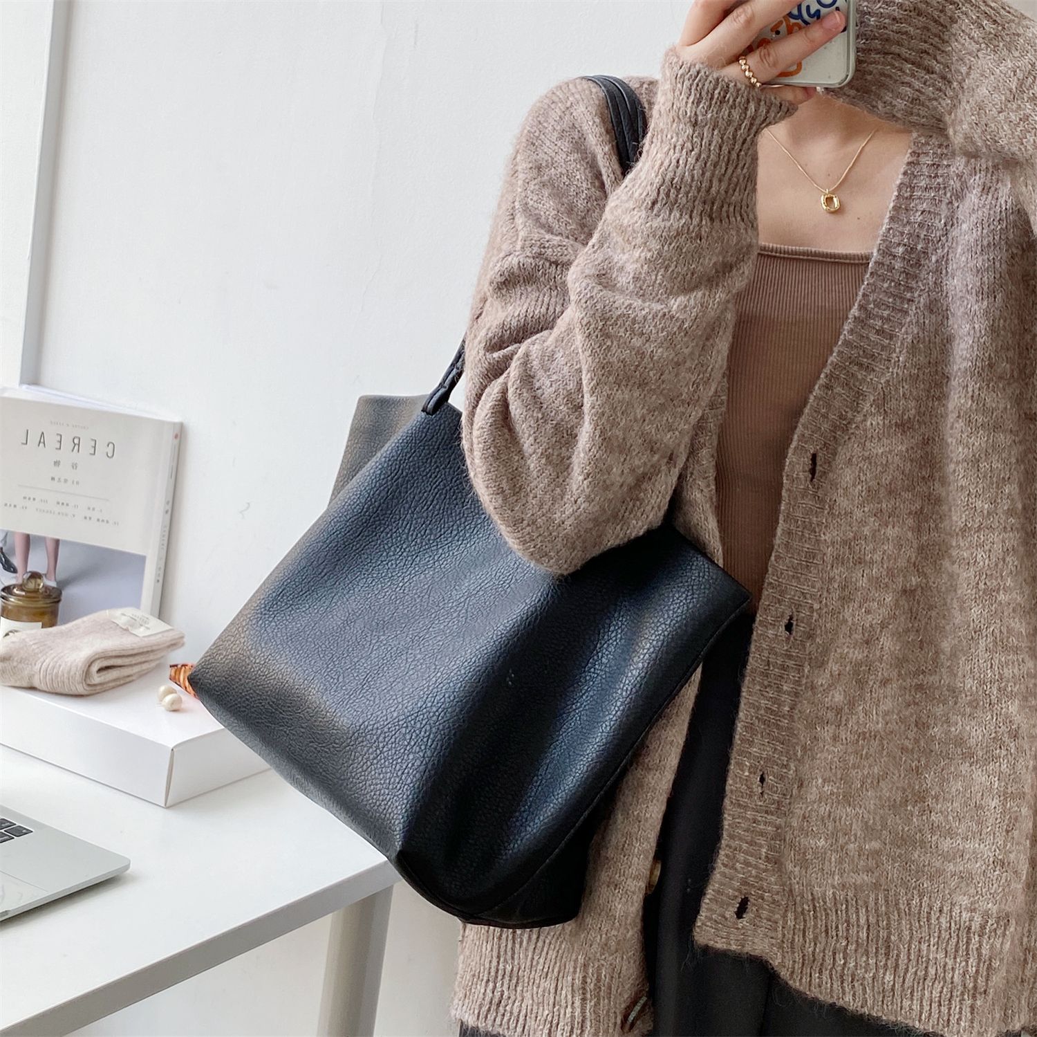 クロスボーダーショルダーバッグ レディース ニッチ 高級感 PUレザー 二層式 通勤 大容量 トートバッグ ファッション