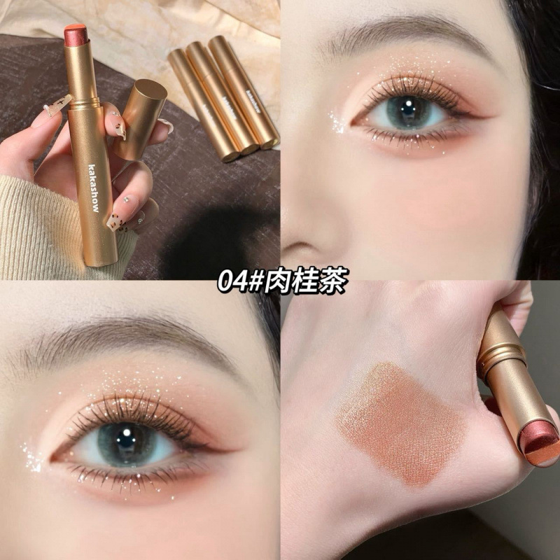 Kakashow Smart Eyes Tricolor Eye Shadow Stick es fácil de manchar con un toque de sombra de maquillaje de alto brillo.
