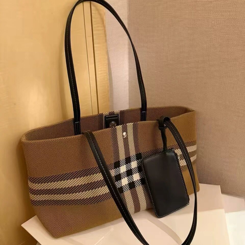 British retro-style patterned baguette bag, large-capacity, color-blocked striped underarm bag, casual and versatile handbag/shoulder bag
