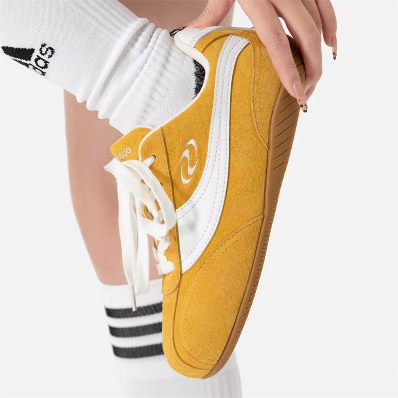 Comercio exterior de gran tamaño pareja zapatos de carreras rojos hombres y mujeres zapatos de entrenamiento alemán suela gruesa verano todo-fósforo deportes y zapatillas de deporte de ocio marea
