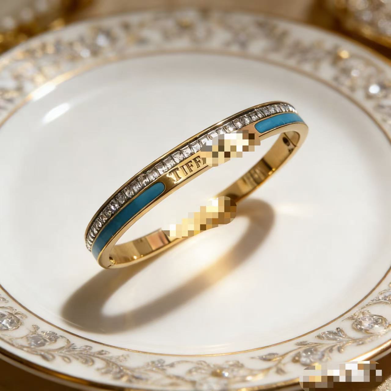 2025 新しいヨーロッパとアメリカのビッグブランドチタン鋼ブレスレット非退色ステンレス鋼ブレスレットバックルオープニングハンドジュエリー卸売