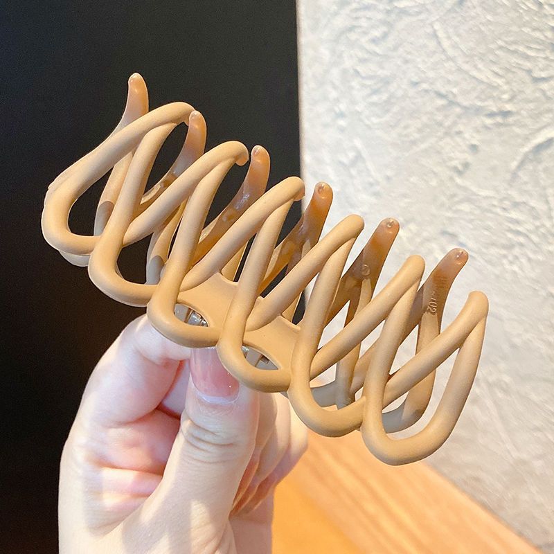 シンプルなフロスト風呂クリップの後頭部ヘアクリップの女性サイズのサメクリップの髪飾り