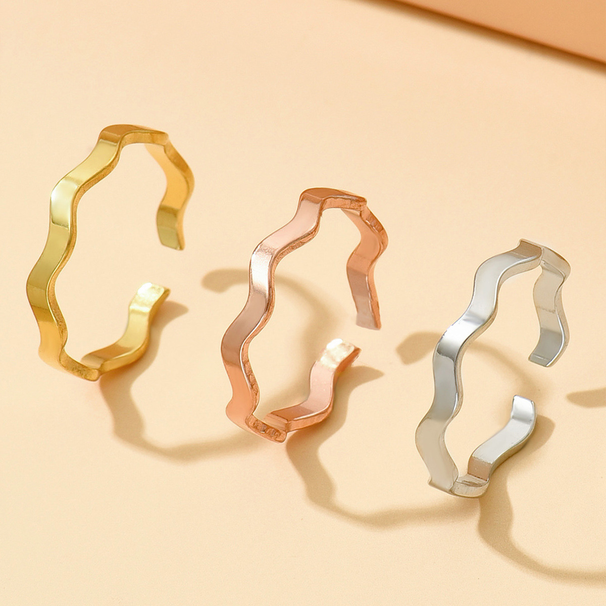 Stainless Steel Geometric Möbius Ring Simple Wave Plain Ring Index Finger Ring for Women Vacuum Gold-Plated Titanium Steel Ring in Stock