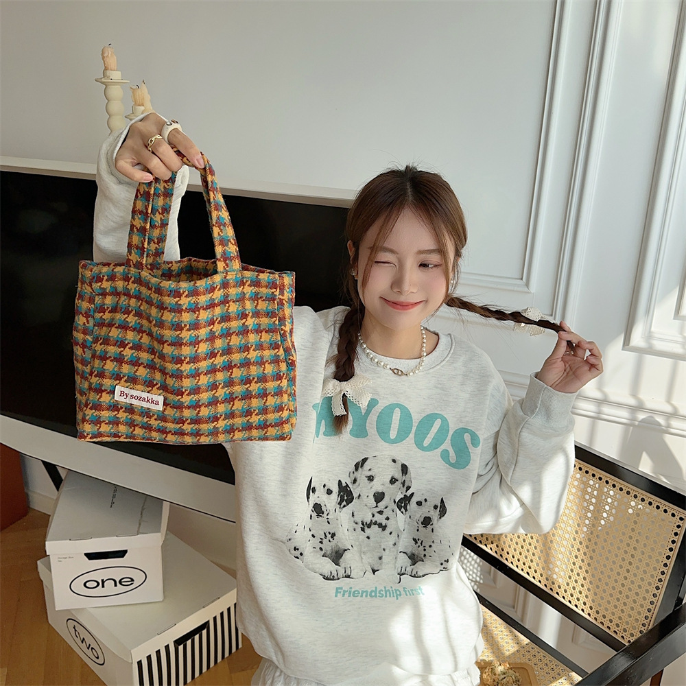 Women's Medium Woolen Color Block Plaid Vintage Style Square Open Handbag display picture 1