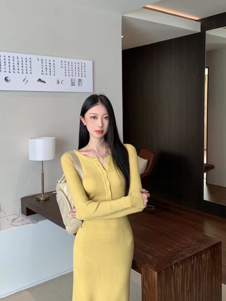性感辣妹长袖针织连衣裙女秋季修身显瘦百搭长裙黄色收腰包臀裙子