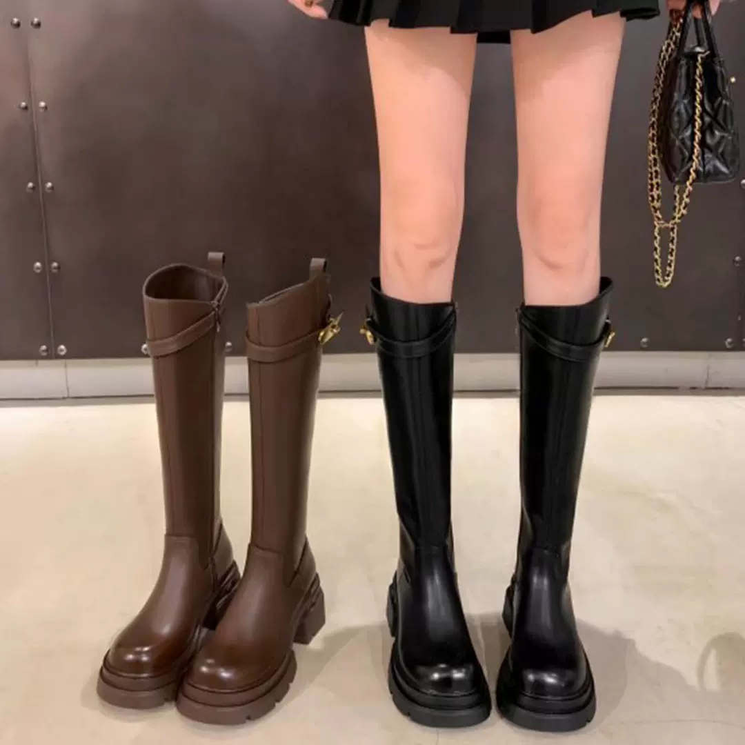 【苏茵茵】显瘦靴中高筒长靴女2024秋冬小金扣斜口厚底增高骑士靴