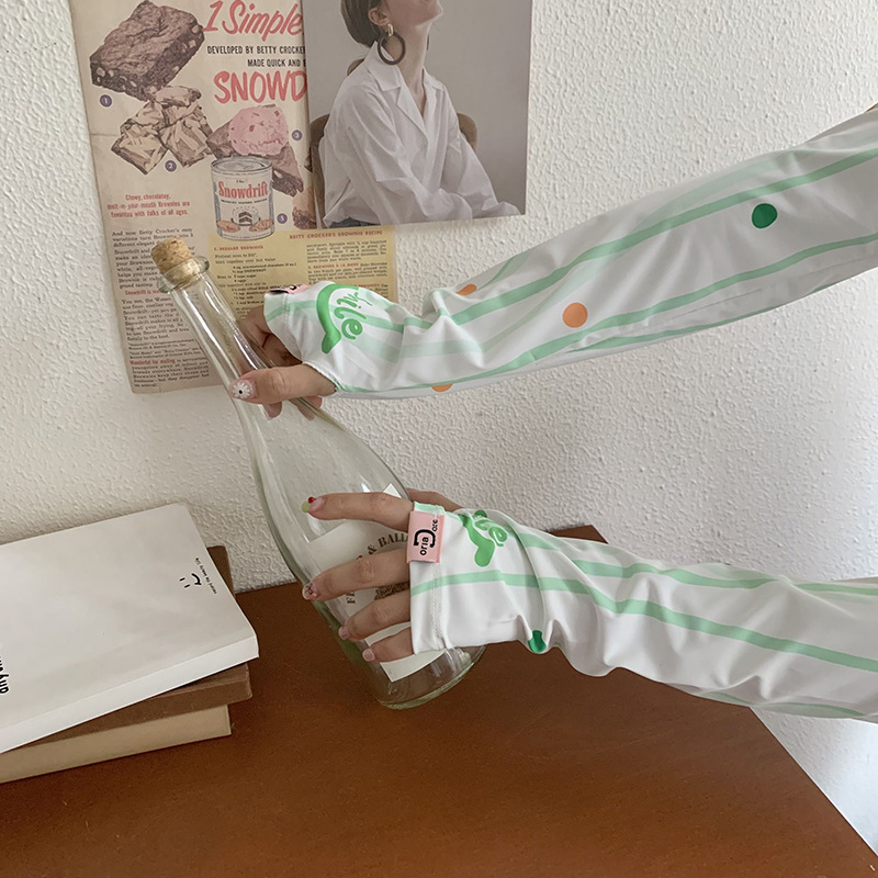 Manga de protección solar de seda de hielo para mujer verano nuevo estilo suelto anti-ultravioleta de dibujos animados lindo de alto valor manga de protección solar de manga de hielo