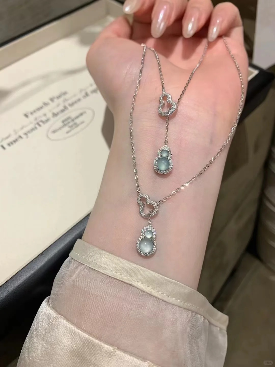 Double Gourd Pendant Necklace In Sterling Silver With Ice Jade_voghion.com