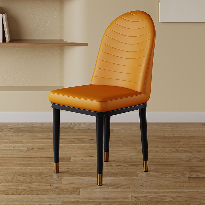 Exportación inswind softpack silla de lujo simple silla de comedor doméstica silla de cuero oruga silla pequeña silla de casa